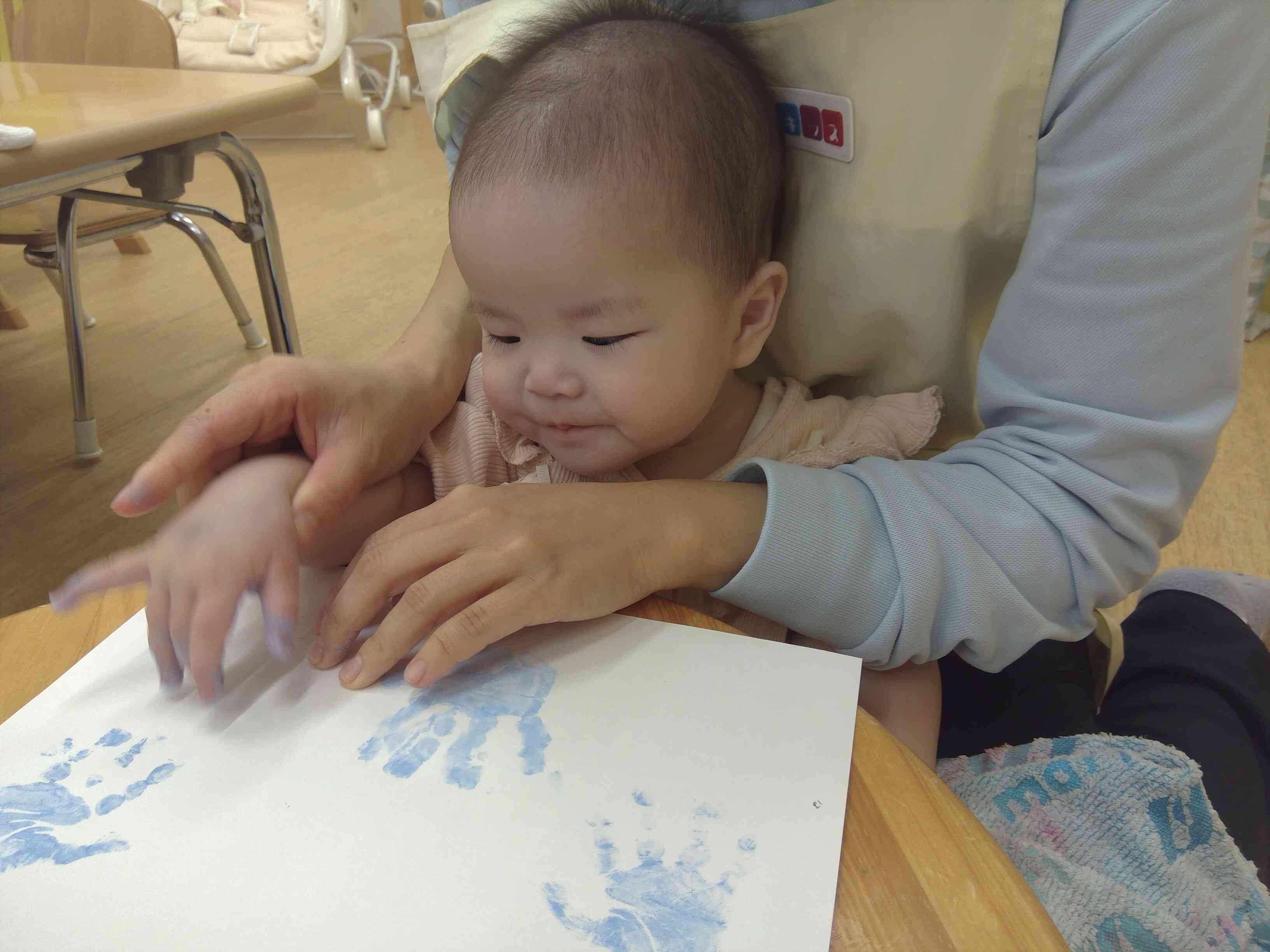 手袋を作ったよ！（ひよこ組 0歳児）｜ニチイキッズ高松天神前保育園